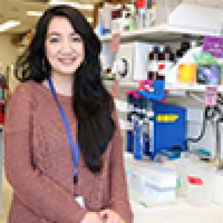 Anaisa Quintanilla-Arteaga in the lab