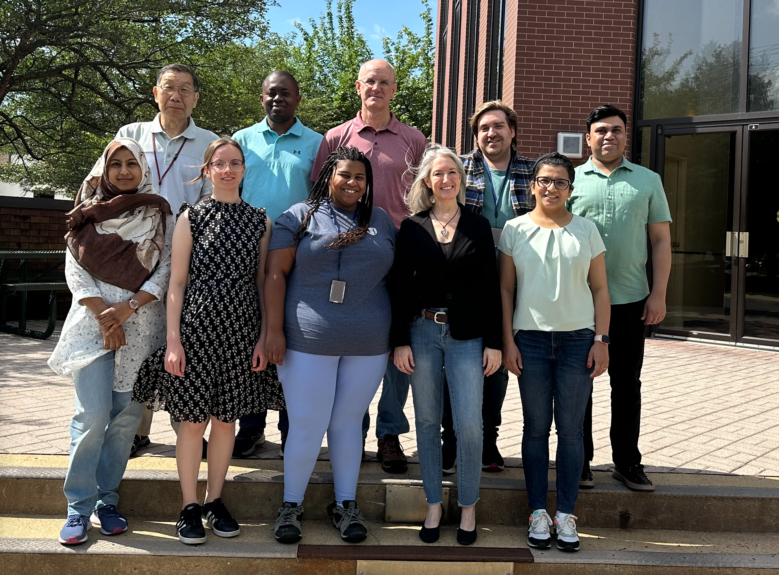 Photo of Kearney Lab 2024 outside HIV DRP building