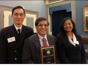 Vinay Pathak receiving 2012 NIH Asian and Pacific Islander American Organization (APAO) Award